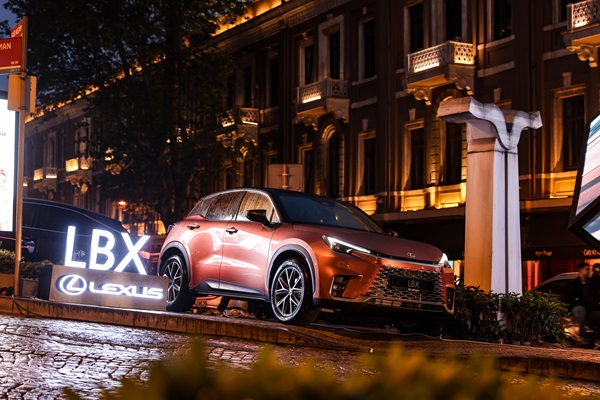 Lexus’un yeni SUV’u LBX sıra dışı lansmanla Türkiye’de satışa sunuldu
