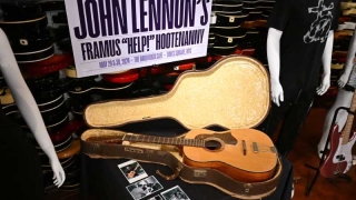 John Lennon'ın gitarı, Beatles müzayedesinde rekor kırarak 2.9 milyon dolara satıldı