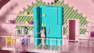 Polly Pocket'ın ikonik kompakt seti gerçek bir eve dönüştürüldü